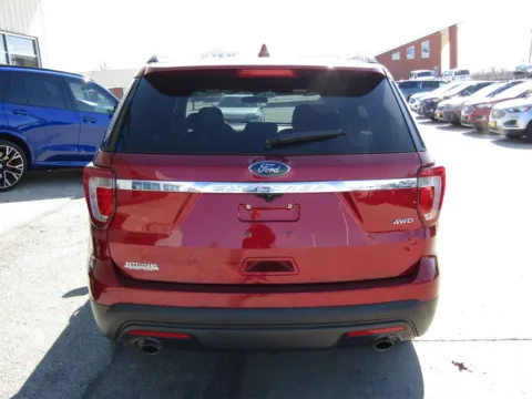 More photos of 2017 Ford Explorer at Pettijohn Auto Center, MO