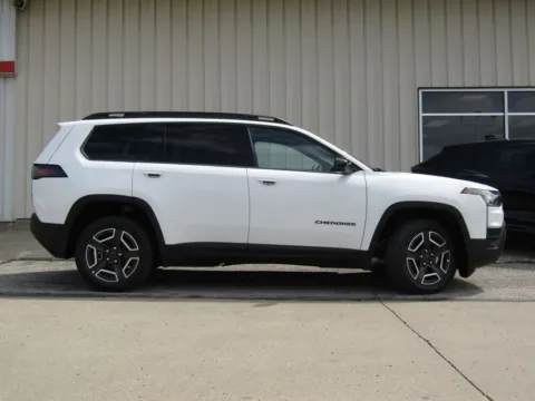 Photos of 2026 Jeep Cherokee Limited for sale in Bethany, MO at Pettijohn Auto Center