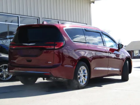 Another view of 2022 Chrysler Pacifica Touring L for sale in Bethany, MO at Pettijohn Auto Center