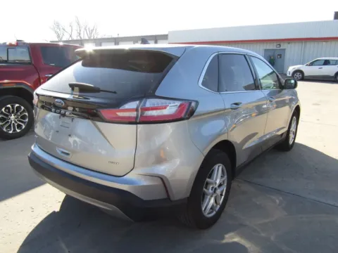 More photos of 2024 Ford Edge SEL at Pettijohn Auto Center, MO