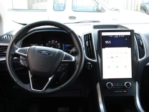 More photos of 2024 Ford Edge SEL at Pettijohn Auto Center, MO