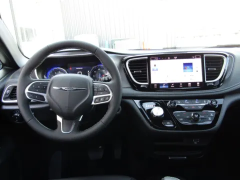 More photos of 2026 Chrysler Pacifica Select at Pettijohn Auto Center, MO