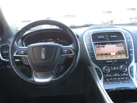 More photos of 2019 Lincoln Nautilus Select at Pettijohn Auto Center, MO