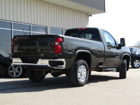 Another view of 2022 Chevrolet Silverado 3500HD LT for sale in Bethany, MO at Pettijohn Auto Center