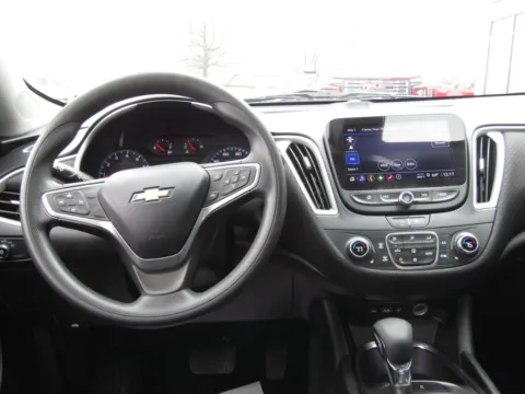 More photos of 2022 Chevrolet Malibu LT at Pettijohn Auto Center, MO