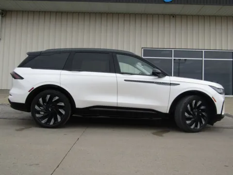 Photos of 2026 Lincoln Nautilus Reserve for sale in Bethany, MO at Pettijohn Auto Center