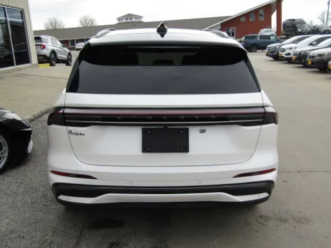 More photos of 2026 Lincoln Nautilus Reserve at Pettijohn Auto Center, MO