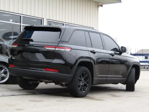 Another view of 2024 Jeep Grand Cherokee Altitude X for sale in Bethany, MO at Pettijohn Auto Center