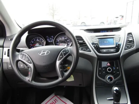 More photos of 2015 Hyundai Elantra SE at Pettijohn Auto Center, MO