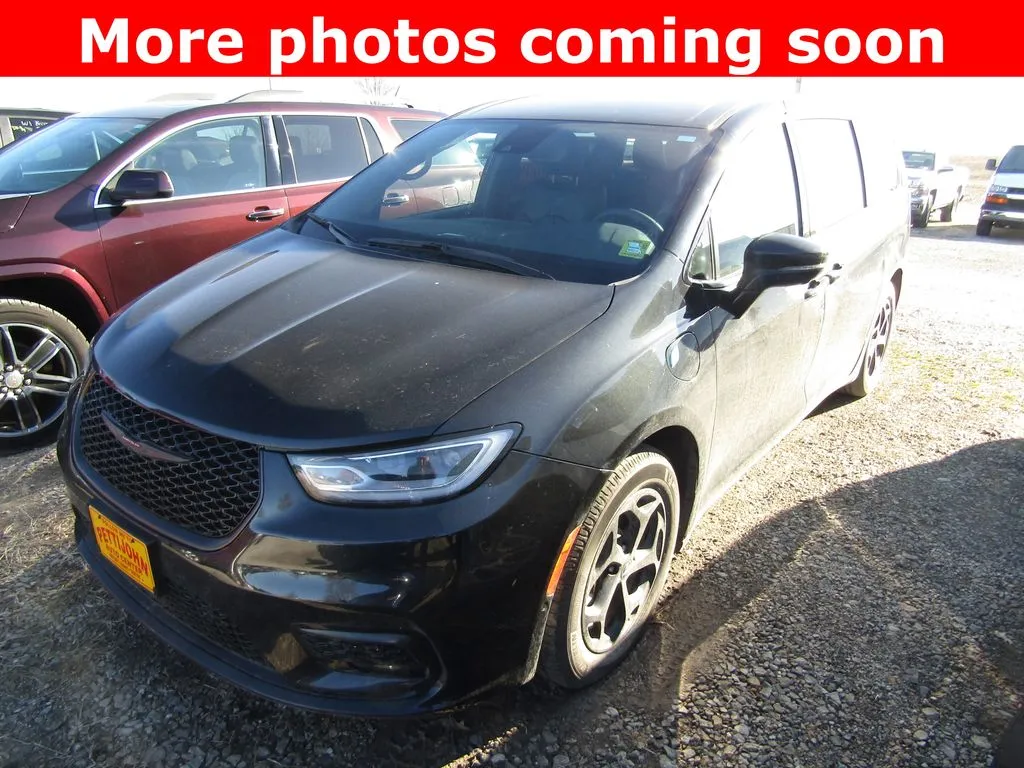 Used 2024 Chrysler Pacifica PHEV Select with VIN 2C4RC1S7XRR104092 for sale in Kansas City