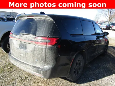 More photos of 2024 Chrysler Pacifica Hybrid Select at Pettijohn Auto Center, MO