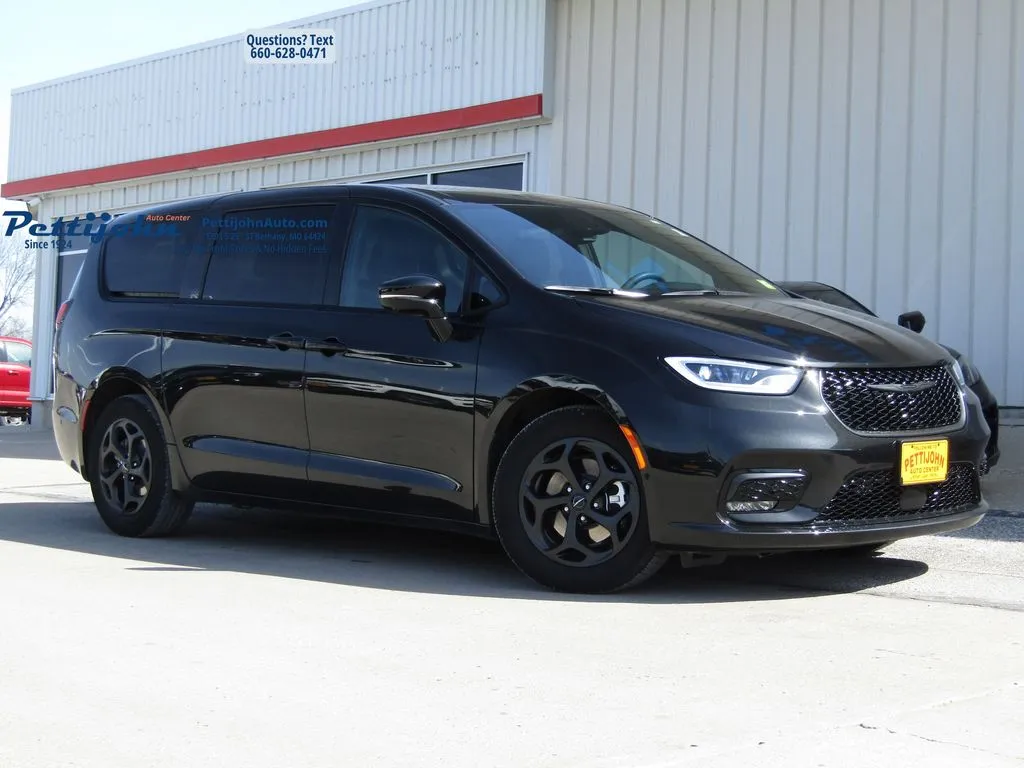 Used 2024 Chrysler Pacifica PHEV Select with VIN 2C4RC1S7XRR104092 for sale in Kansas City