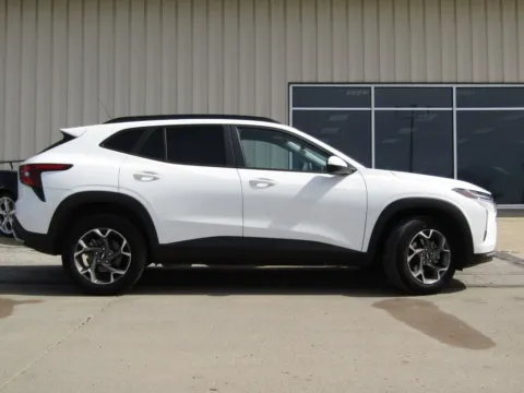 Photos of 2025 Chevrolet Trax LT for sale in Bethany, MO at Pettijohn Auto Center