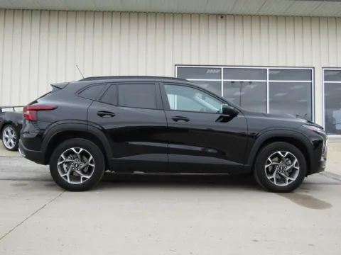 Photos of 2025 Chevrolet Trax LT for sale in Bethany, MO at Pettijohn Auto Center