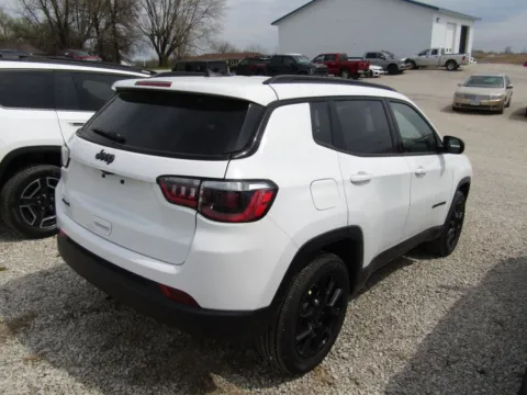 More photos of 2026 Jeep Compass Latitude at Pettijohn Auto Center, MO