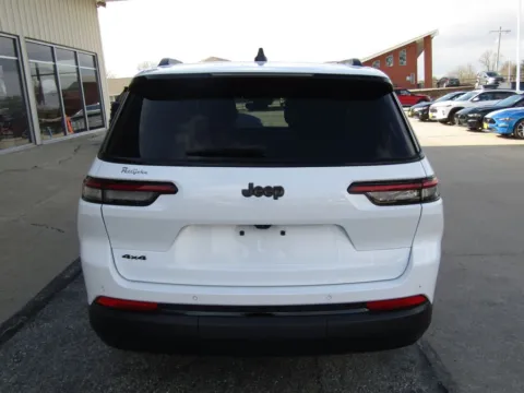 More photos of 2024 Jeep Grand Cherokee L Altitude at Pettijohn Auto Center, MO