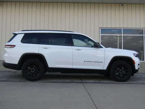 Photos of 2024 Jeep Grand Cherokee L Altitude for sale in Bethany, MO at Pettijohn Auto Center