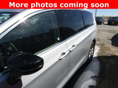 Photos of 2024 Chrysler Pacifica Touring L for sale in Bethany, MO at Pettijohn Auto Center