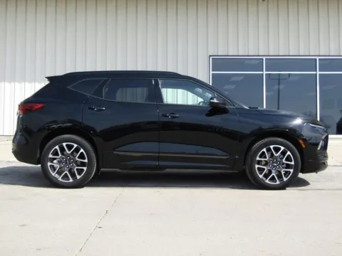 Photos of 2025 Chevrolet Blazer RS for sale in Bethany, MO at Pettijohn Auto Center