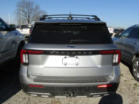 More photos of 2025 Ford Explorer Active at Pettijohn Auto Center, MO