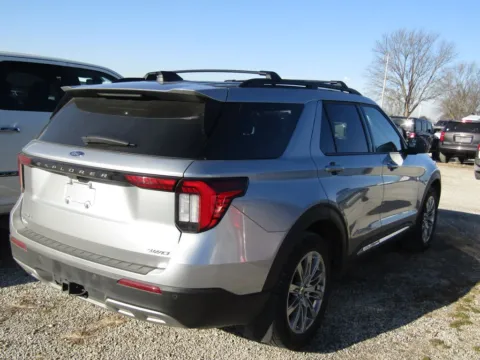More photos of 2025 Ford Explorer Active at Pettijohn Auto Center, MO