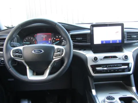 More photos of 2023 Ford Explorer XLT at Pettijohn Auto Center, MO