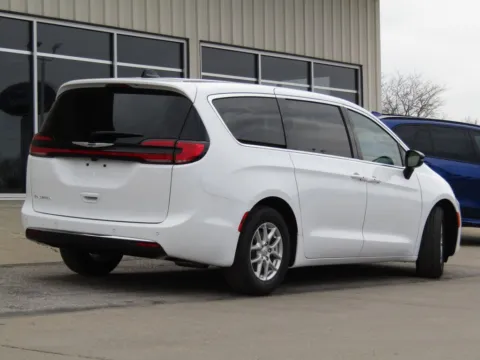 Another view of 2026 Chrysler Pacifica Select for sale in Bethany, MO at Pettijohn Auto Center
