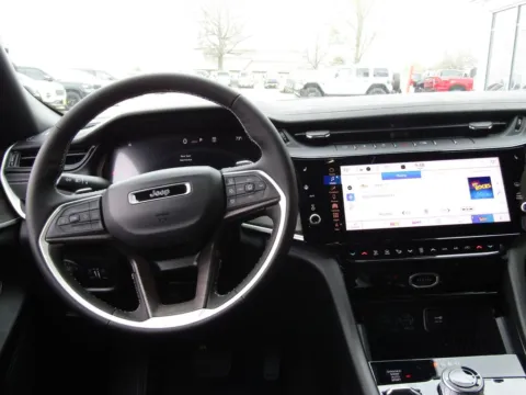 More photos of 2026 Jeep Grand Cherokee Laredo Altitude at Pettijohn Auto Center, MO