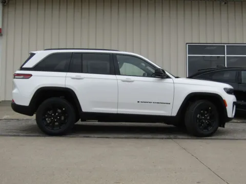 Photos of 2026 Jeep Grand Cherokee Laredo Altitude for sale in Bethany, MO at Pettijohn Auto Center