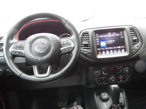 More photos of 2019 Jeep Compass Trailhawk at Pettijohn Auto Center, MO