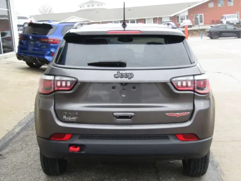 More photos of 2019 Jeep Compass Trailhawk at Pettijohn Auto Center, MO