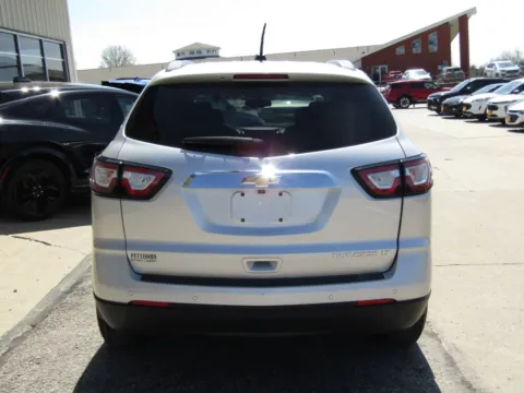 More photos of 2016 Chevrolet Traverse 2LT at Pettijohn Auto Center, MO