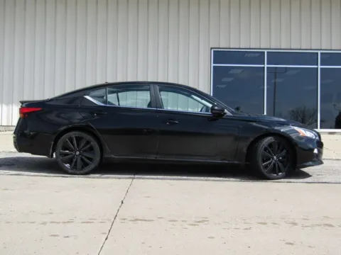 Photos of 2022 Nissan Altima 2.5 SR for sale in Bethany, MO at Pettijohn Auto Center