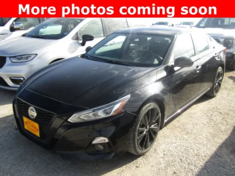 Black 2022 Nissan Altima 2.5 SR for sale in Bethany, MO