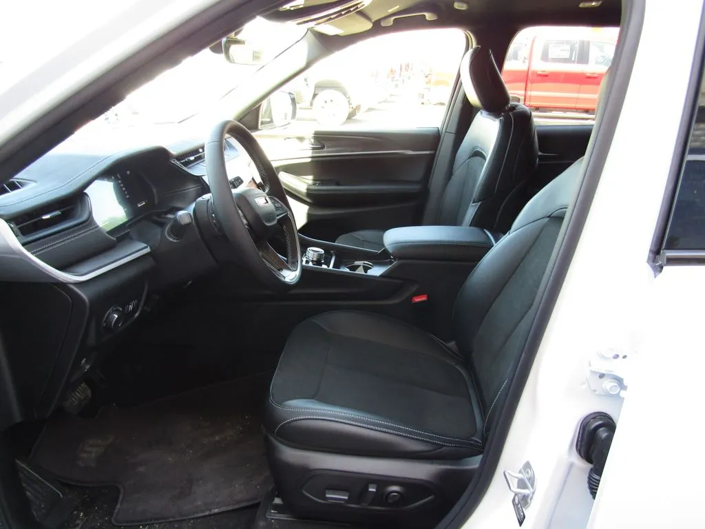 2026 Jeep Grand Cherokee L Laredo - Photo 25