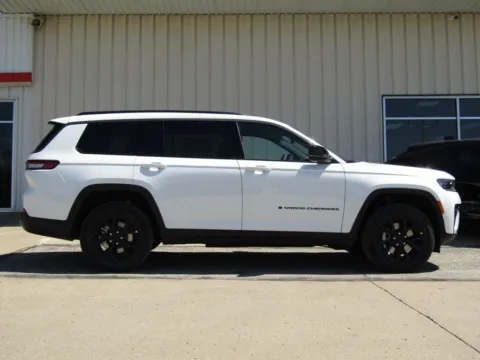 Photos of 2026 Jeep Grand Cherokee L Laredo for sale in Bethany, MO at Pettijohn Auto Center