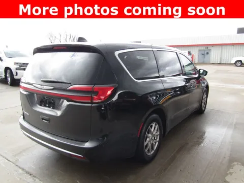 More photos of 2025 Chrysler Pacifica Select at Pettijohn Auto Center, MO