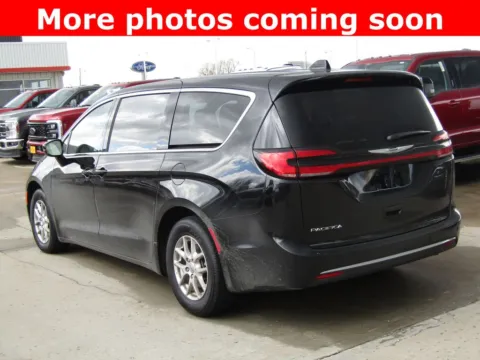 Another view of 2025 Chrysler Pacifica Select for sale in Bethany, MO at Pettijohn Auto Center