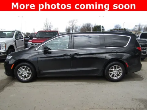 Photos of 2025 Chrysler Pacifica Select for sale in Bethany, MO at Pettijohn Auto Center