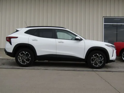 Photos of 2025 Chevrolet Trax LT for sale in Bethany, MO at Pettijohn Auto Center