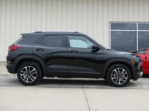 Photos of 2025 Chevrolet TrailBlazer LT for sale in Bethany, MO at Pettijohn Auto Center