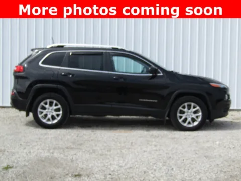 Photos of 2018 Jeep Cherokee Latitude Plus for sale in Bethany, MO at Pettijohn Auto Center