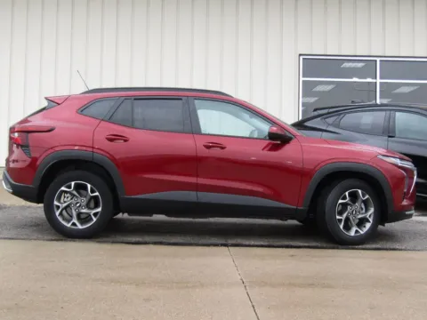 Photos of 2025 Chevrolet Trax LT for sale in Bethany, MO at Pettijohn Auto Center