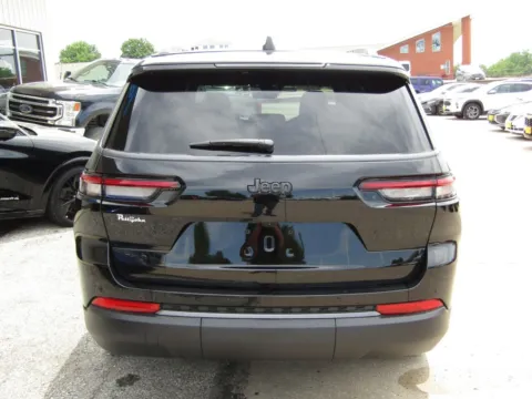 More photos of 2026 Jeep Grand Cherokee L Altitude at Pettijohn Auto Center, MO