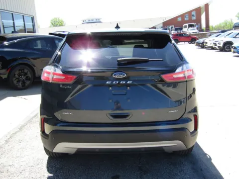 More photos of 2024 Ford Edge SEL at Pettijohn Auto Center, MO