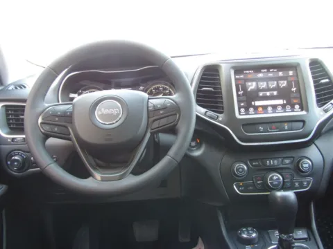 More photos of 2022 Jeep Cherokee Trailhawk at Pettijohn Auto Center, MO