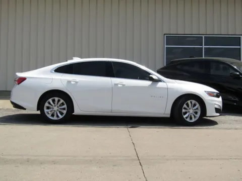 Photos of 2022 Chevrolet Malibu LT for sale in Bethany, MO at Pettijohn Auto Center