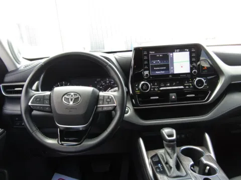 More photos of 2020 Toyota Highlander Limited at Pettijohn Auto Center, MO