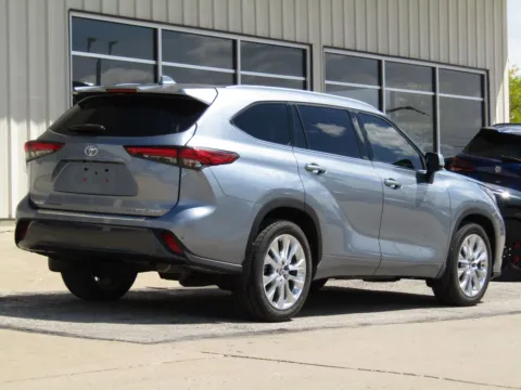 Another view of 2020 Toyota Highlander Limited for sale in Bethany, MO at Pettijohn Auto Center