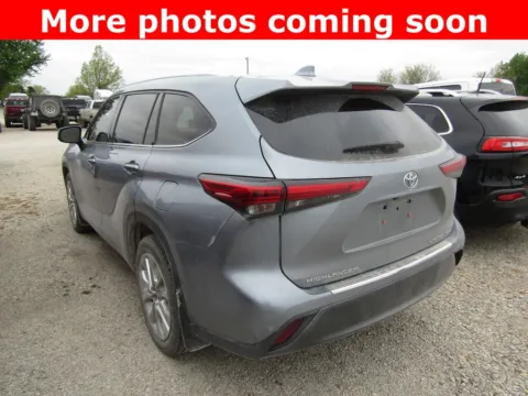 Another view of 2020 Toyota Highlander Limited for sale in Bethany, MO at Pettijohn Auto Center